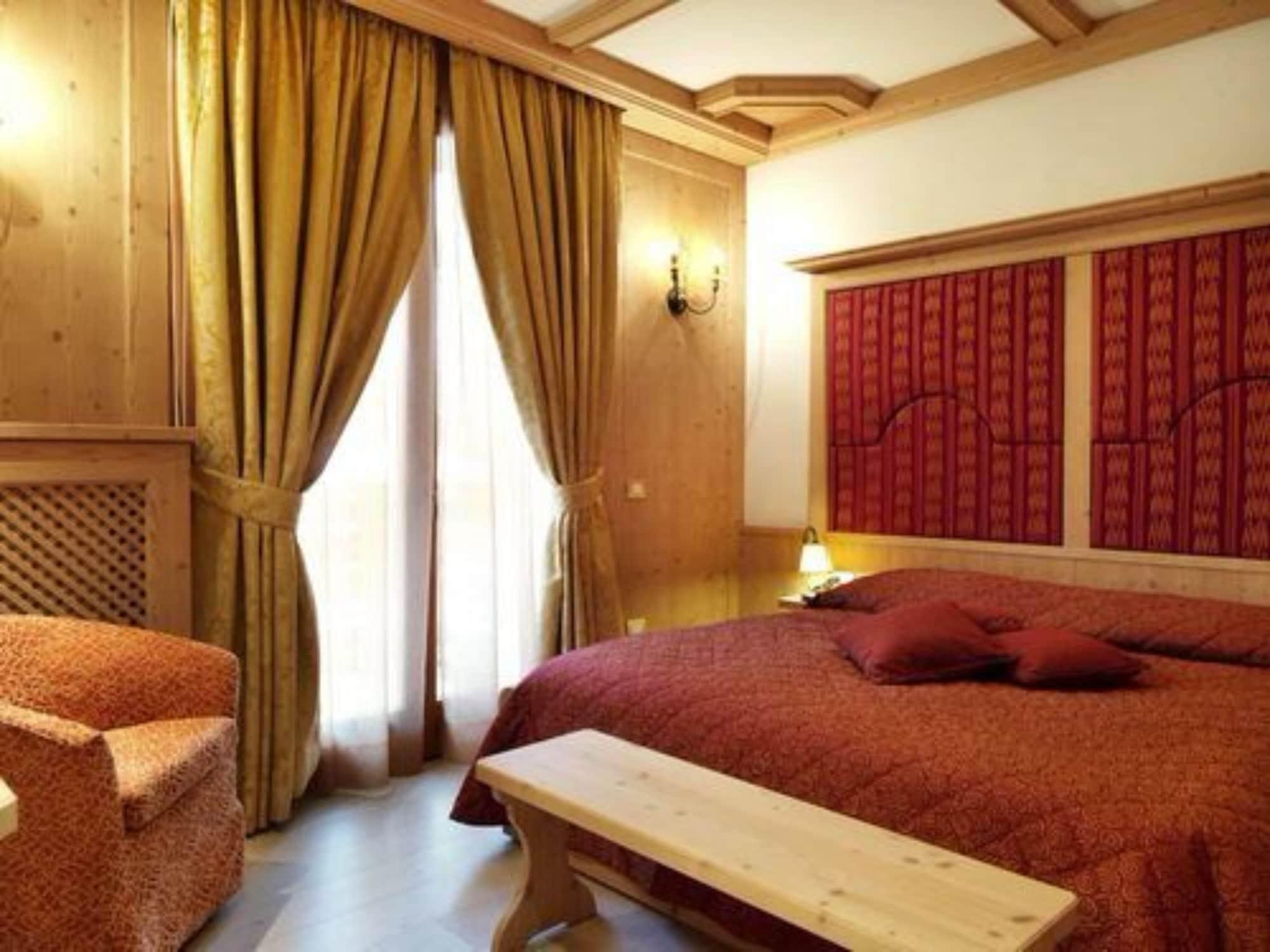 Radisson Residences Savoia Palace Cortina D'Ampezzo Bagian luar foto
