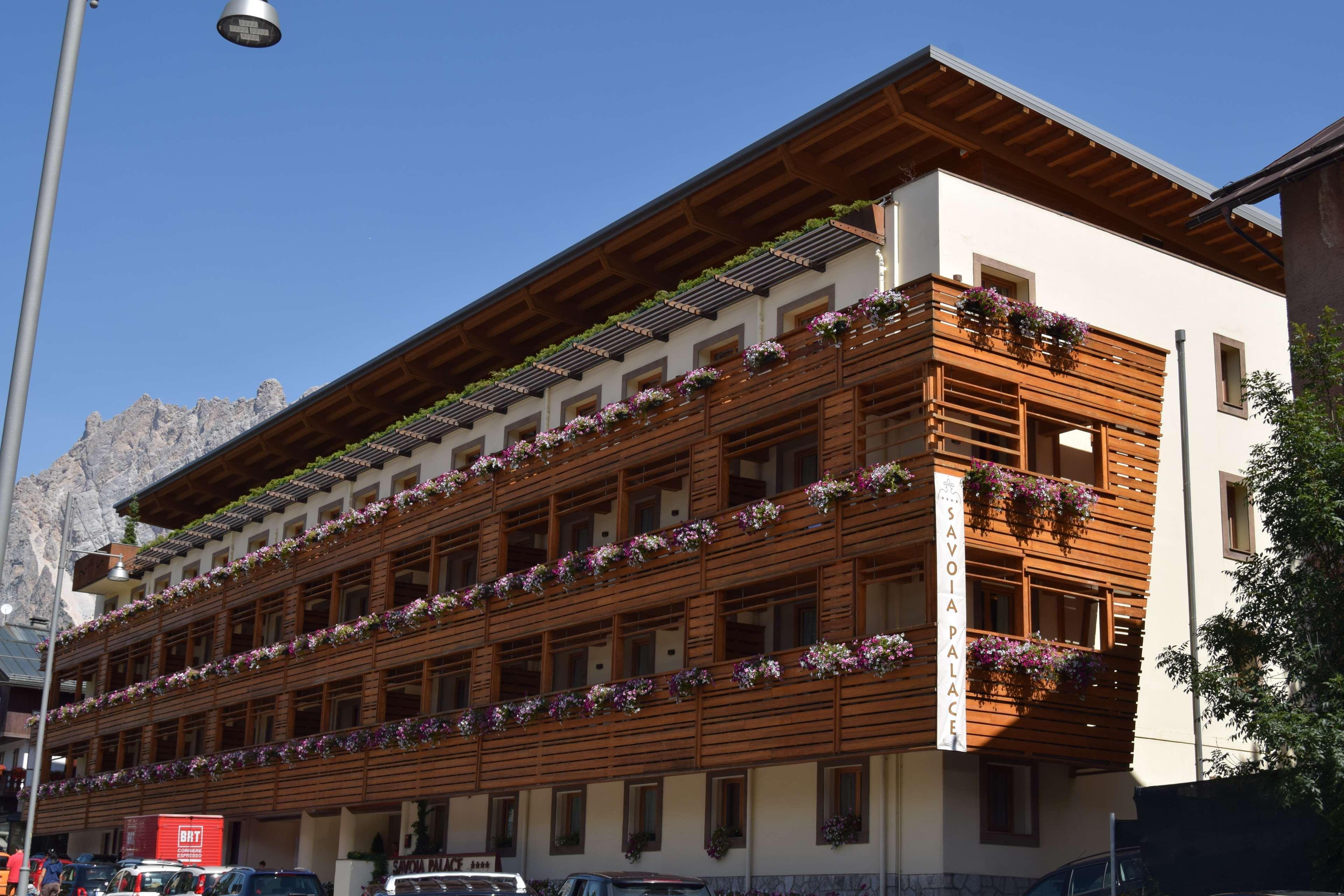 Radisson Residences Savoia Palace Cortina D'Ampezzo Bagian luar foto